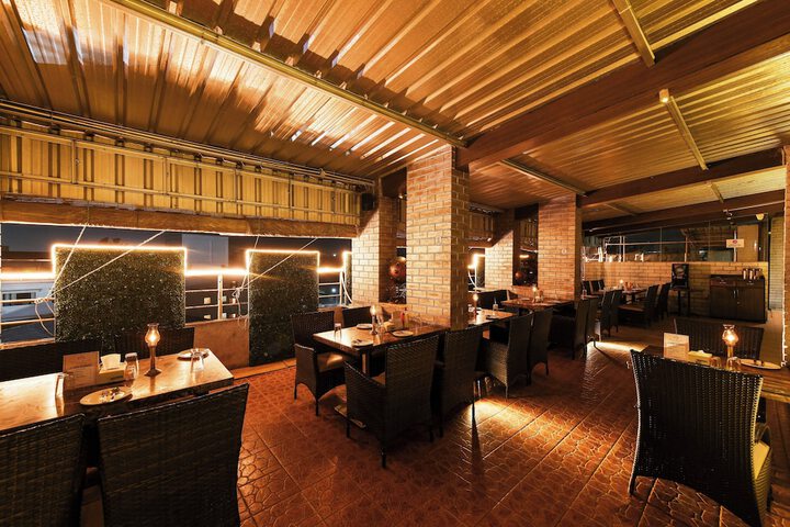 Dining 57 of 76