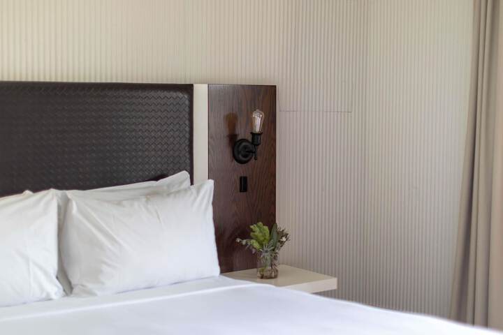 Room 16 of 190