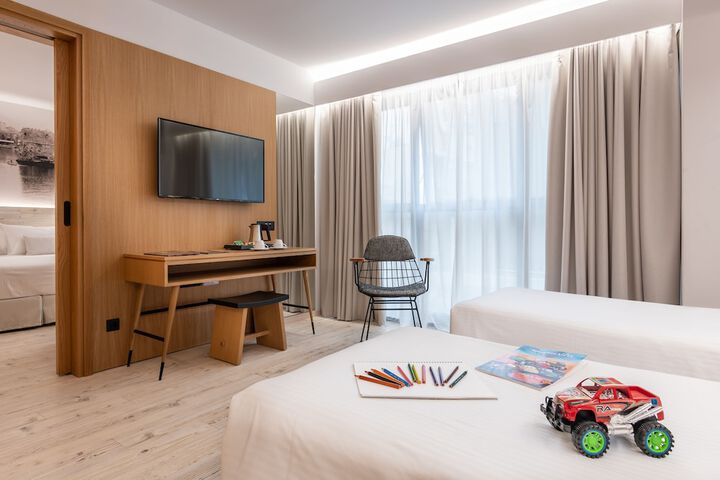 Room 8 of 97