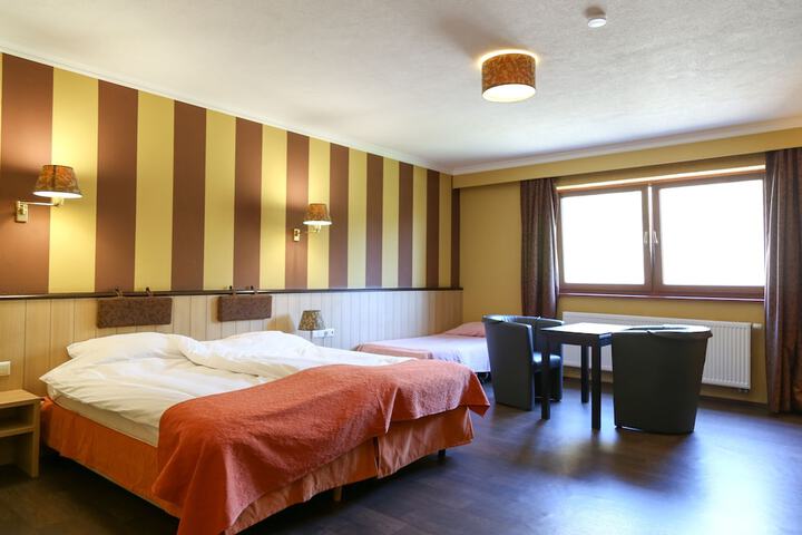 Room 11 of 82