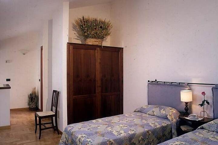 Room 5 of 43