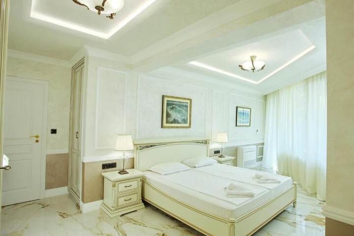 Room 2 of 81