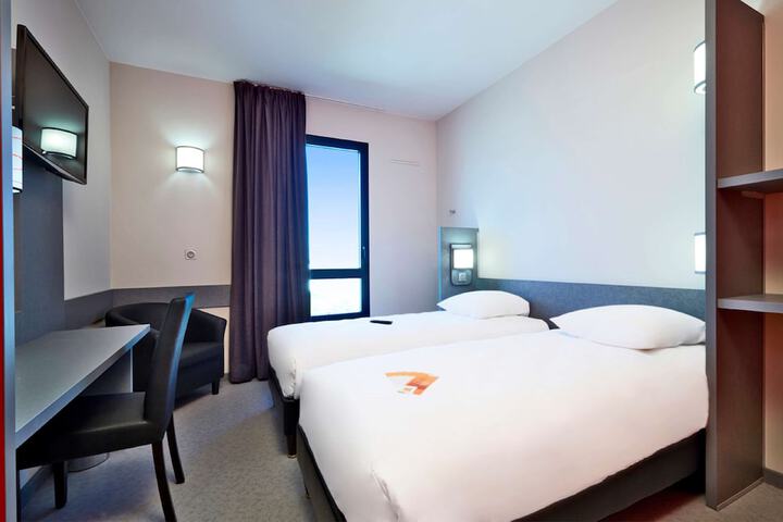 Room 6 of 38