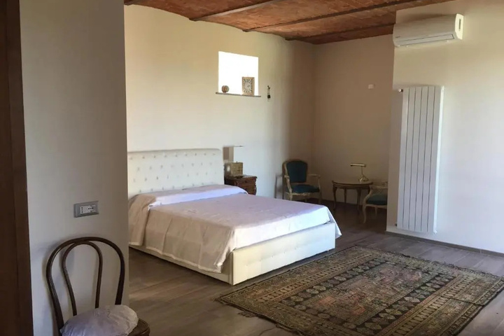 Room 3 of 16