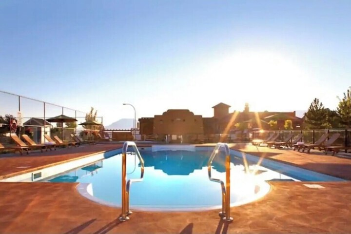 Pool 490 of 543