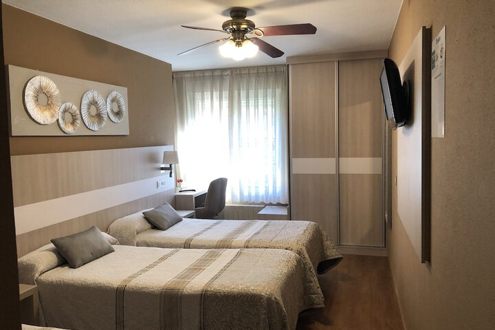 Room 9 of 34
