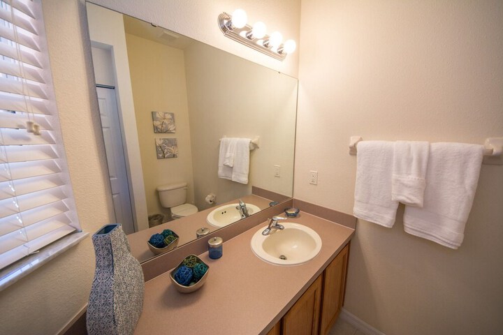 Room 171 of 221