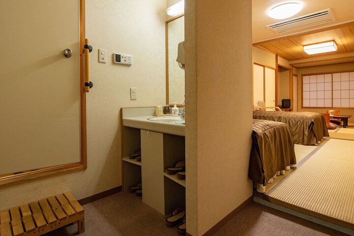 Room 17 of 77
