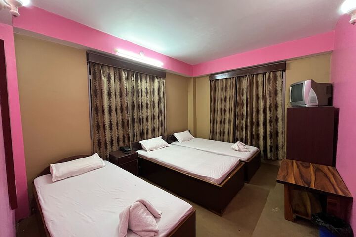 Room 4 of 9
