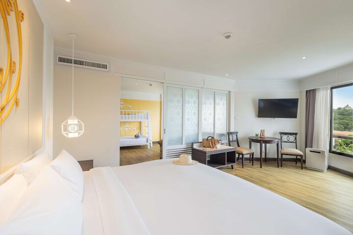 Room 51 of 182