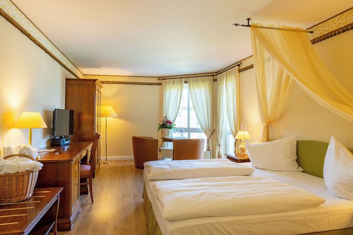 Room 8 of 18