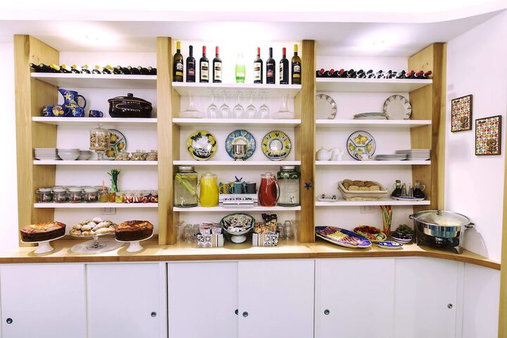 Breakfast area