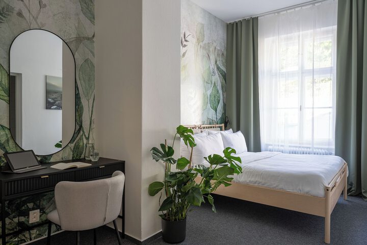Room 16 of 37