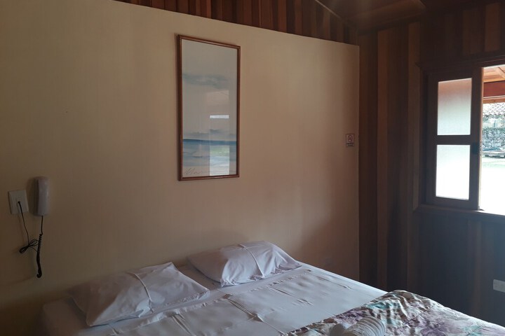 Room 6 of 18