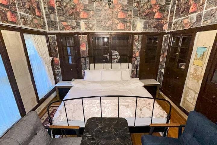 Room 8 of 91