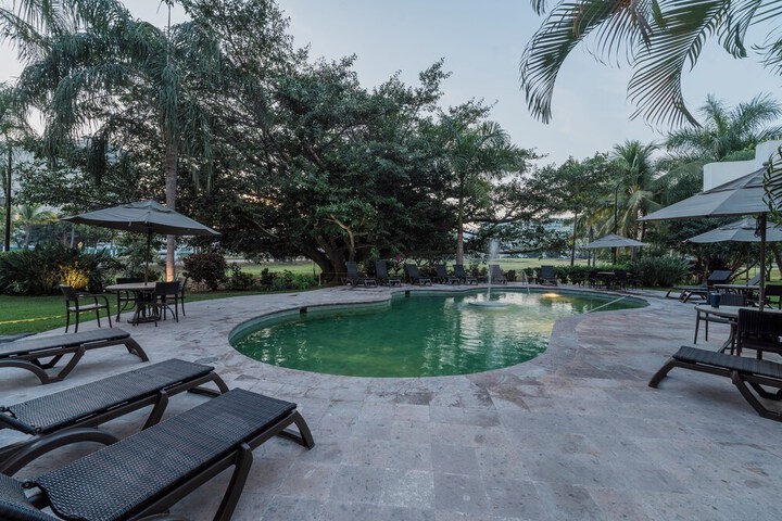 Pool Hotel