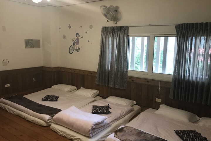 Room 1 of 8