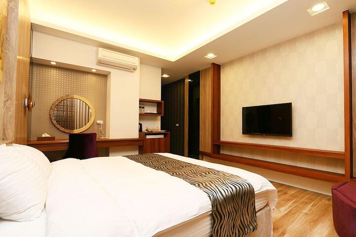 Room 14 of 30