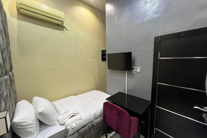 Room 13 of 50