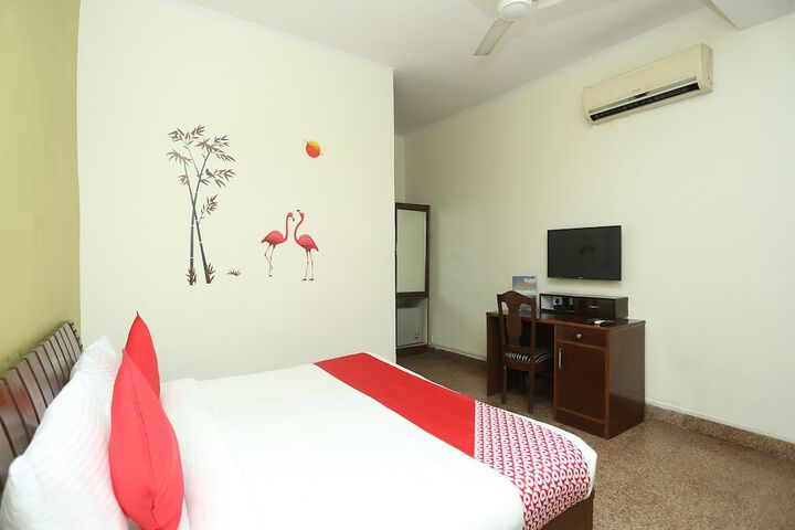 Room 13 of 20