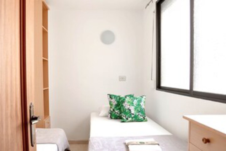 Room 7 of 28