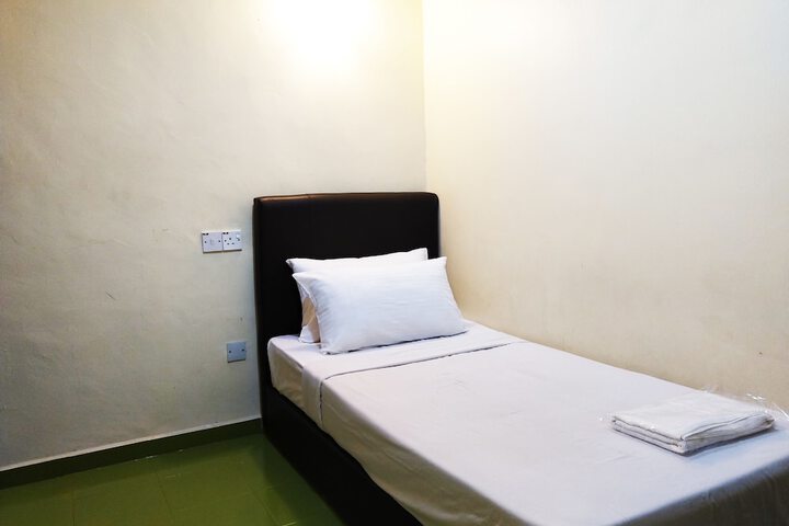 Room 2 of 34