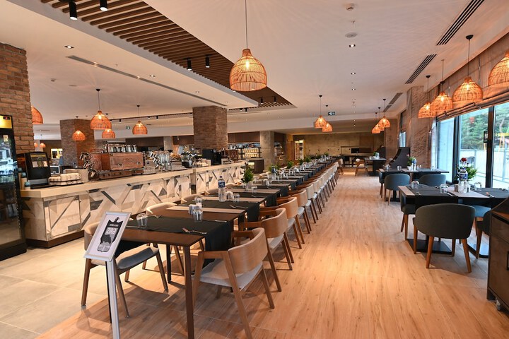 Dining 110 of 227