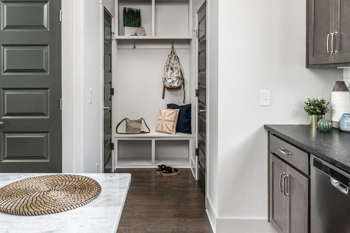 Room 2 of 28