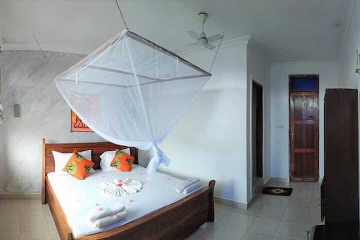 Room 14 of 135