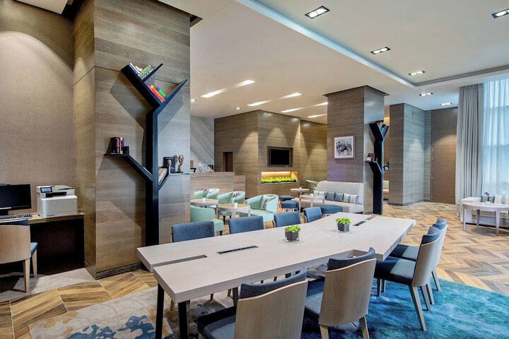 Lounge 60 of 78