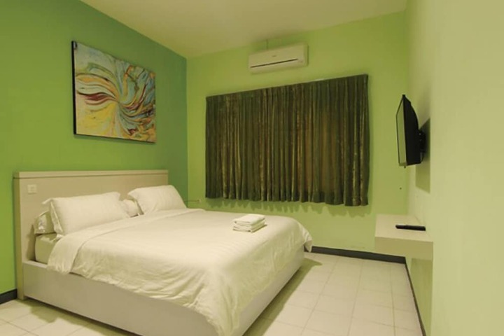 Room 3 of 25