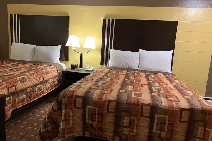 2 Queen Beds (7 of 8)