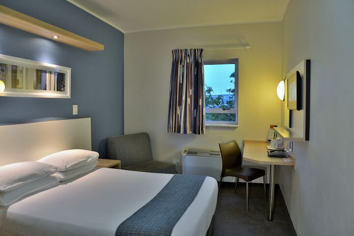 Room 3 of 16
