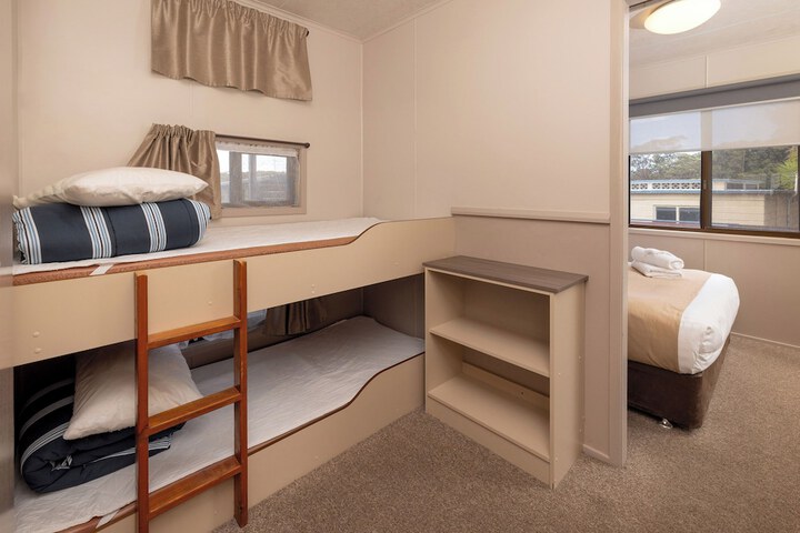 Room 28 of 169