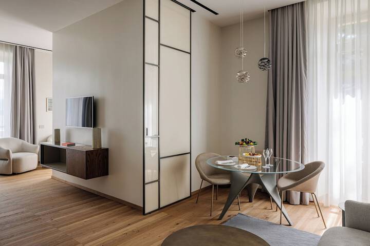Room 46 of 127
