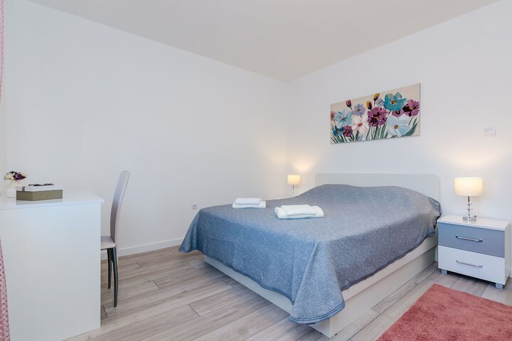 Room 5 of 38