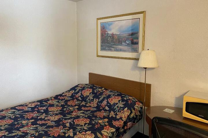 1 King Bed (1 of 5)