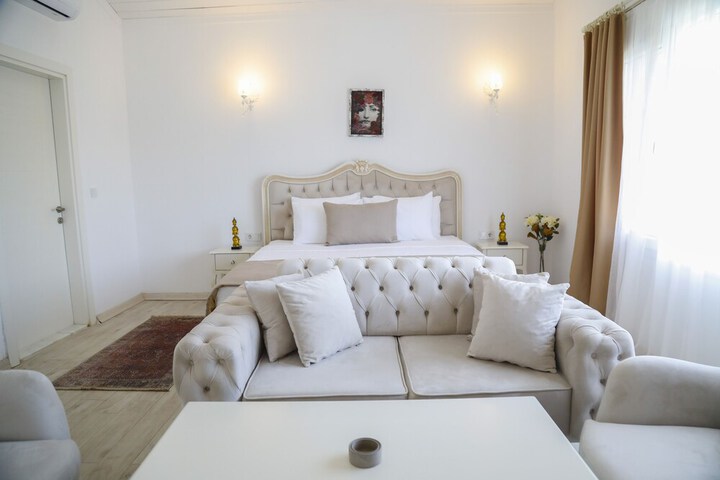 Room 9 of 24