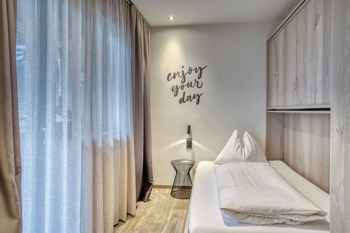 Room 20 of 171