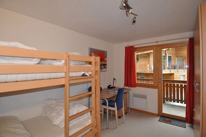 Room 4 of 12