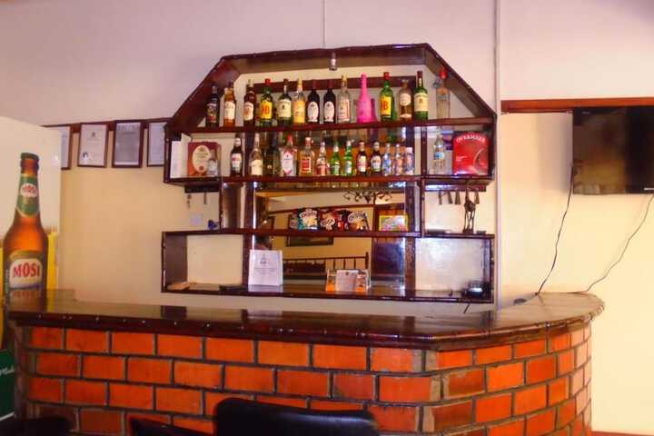 Lounge 44 of 61