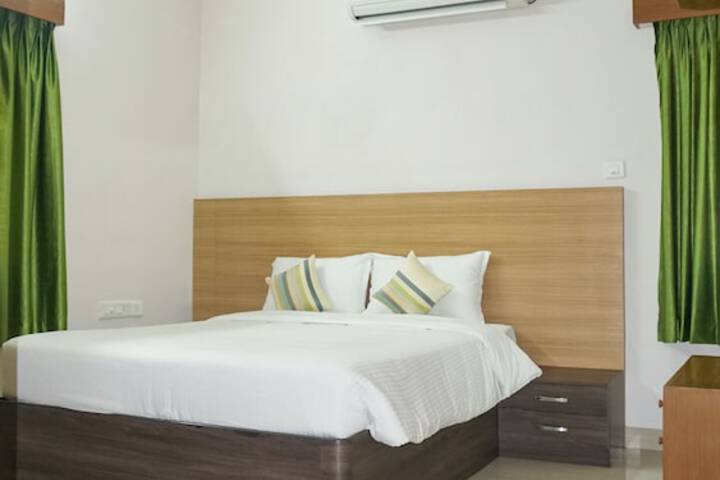 Room 5 of 33