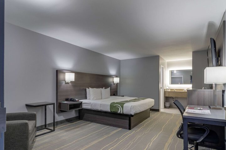 1 King Bed (6 of 16)