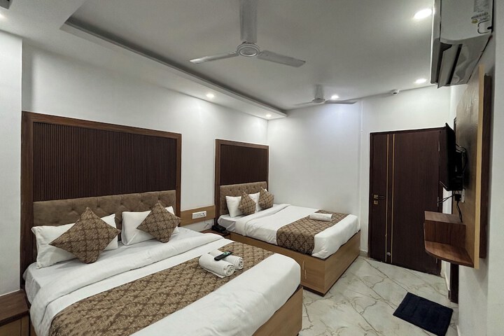 Room 13 of 20