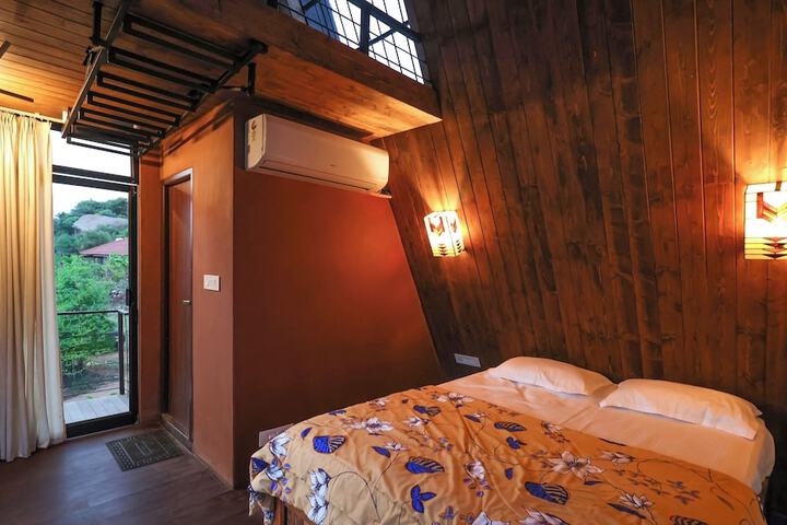 Room 5 of 13