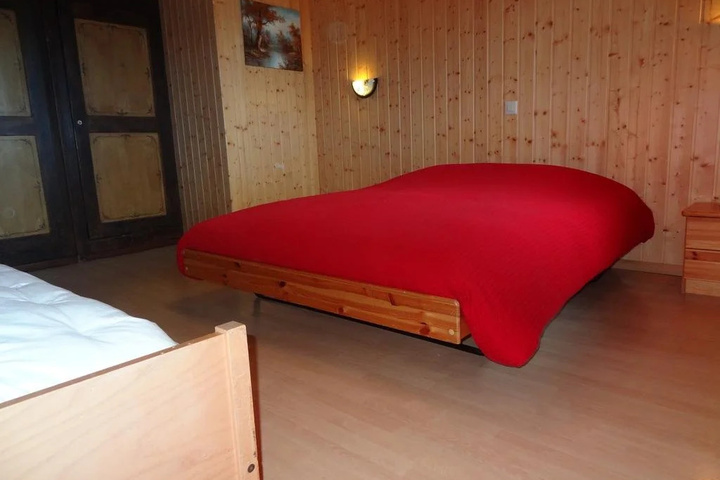 Room 2 of 10
