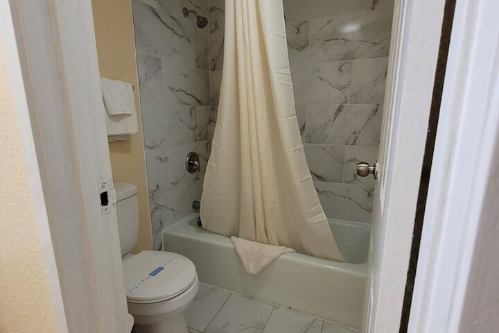 Room 11 of 17
