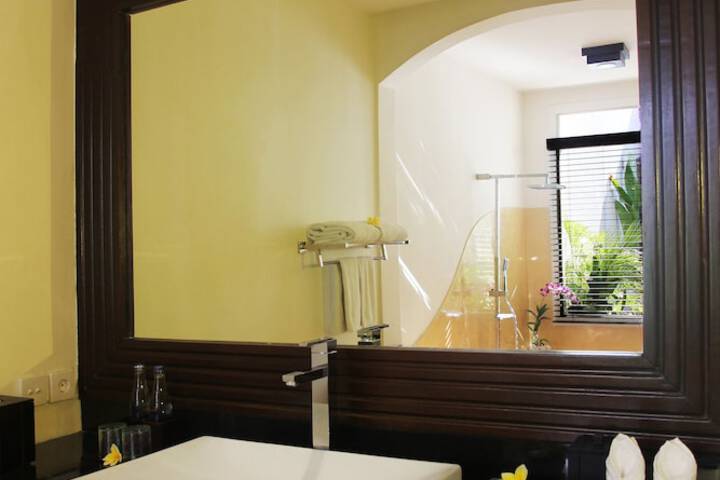 Room 12 of 28