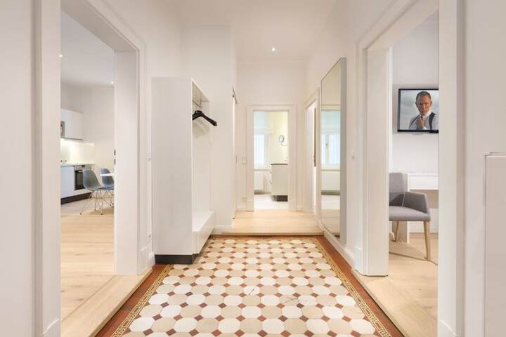 Room 4 of 43