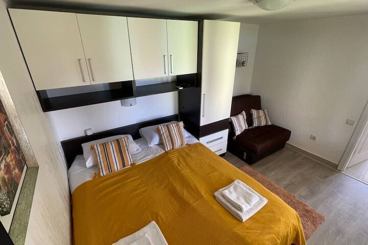 Room 25 of 97